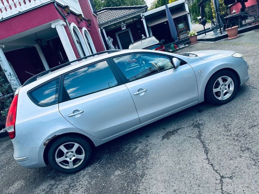 i30