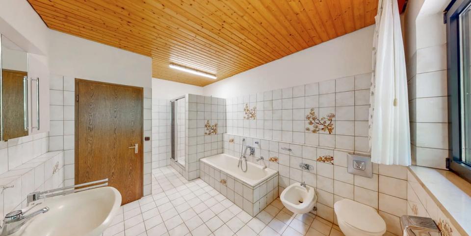 Einfamilienhaus Wertheim - 10 Zimmer, 500 m&sup2;, 450.000&euro; | Angebot:26902395