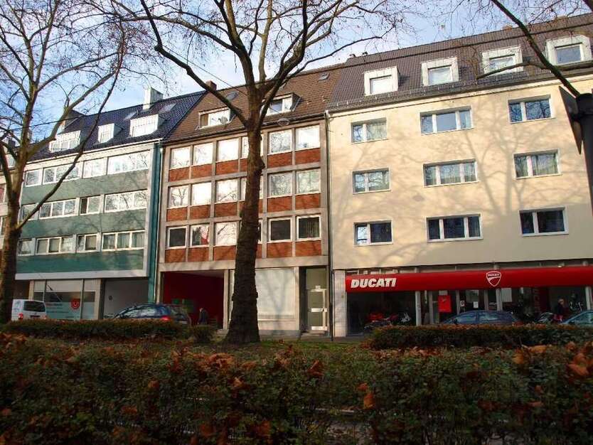 Halle in Köln 1.727 € 157 m²