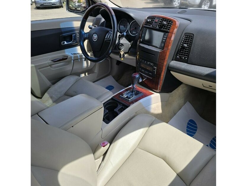 SRX 4X4 V8 Luxury PANO AT- NAVI XENON LEDER BEIGE