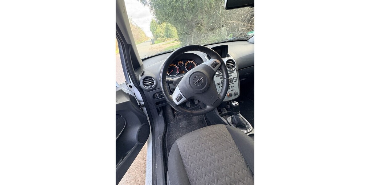 Opel Corsa 111.000 km 1.500 &euro; Bassum 27211