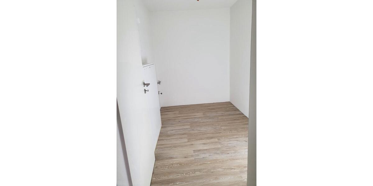 Etagenwohnung Steinbergkirche - 4 Zimmer, 90 m&sup2;, 522&euro; | Angebot:25442921