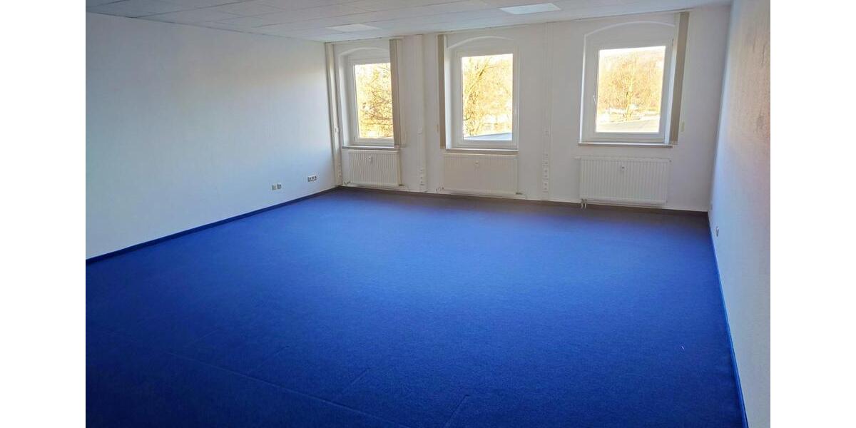 Büroräume im Zentrum von Aue mit eigenen Parkplätzen an Eingang zimmer