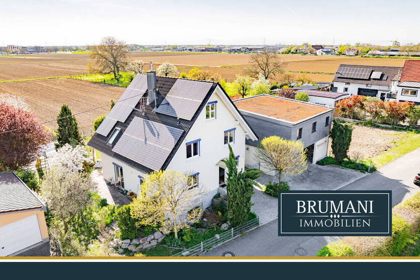 BRUMANI | Großzügiges Einfamilienhaus mit exklusiven Anbau, großem Garten und Pool in Buggingen