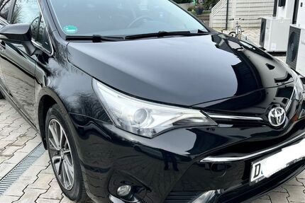 Toyota Avensis 65.357 km 15.487 &euro; Düsseldorf 40599