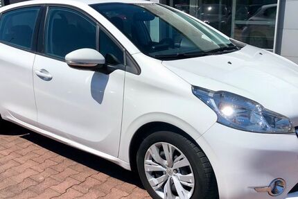 Peugeot 208 124.944 km 4.999 &euro; Halle/Saale 06118