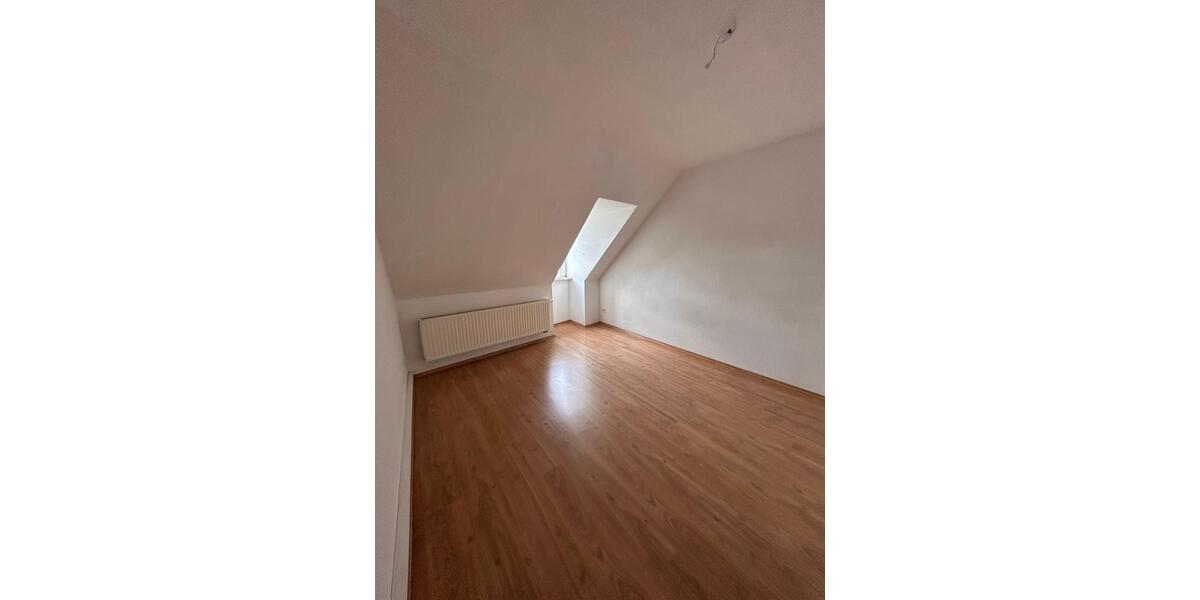 Dachgeschoßwohnung Auerbach/Vogtland Vogtland - 3 Zimmer, 75 m&sup2;, 415&euro; | Angebot:26534421