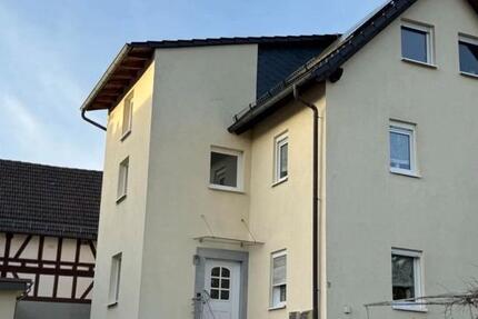 Haus Gladenbach - 7 Zimmer, 227 m&sup2;, 399.000&euro; | Angebot:26396438