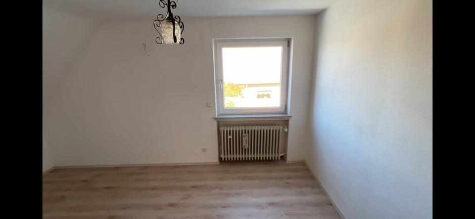 Dachgeschoßwohnung Donaueschingen - 2.5 Zimmer, 77 m&sup2;, 800&euro; | Angebot:26368818