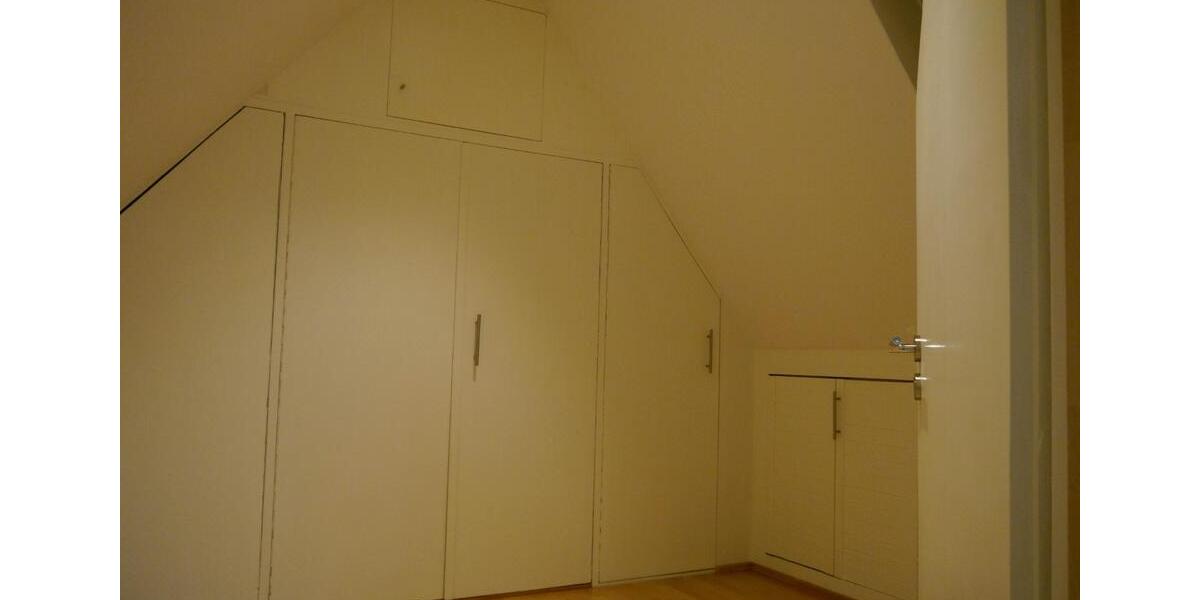 Dachgeschoßwohnung Baunatal - 4 Zimmer, 124 m&sup2;, 1.080&euro; | Angebot:25419152