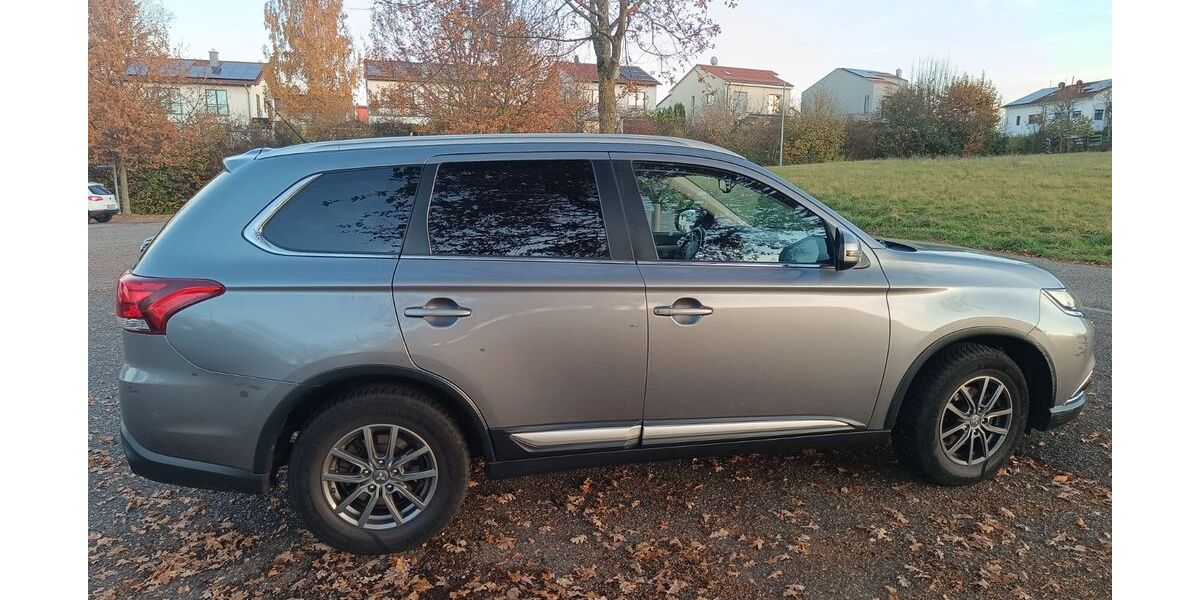 Mitsubishi Outlander 185.000 km 9.100 € Karlsruhe 76228