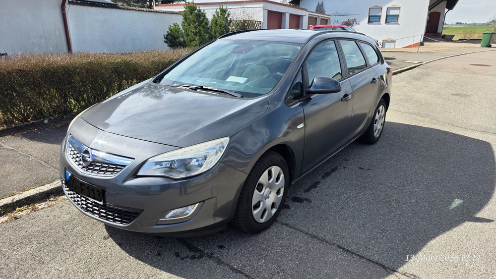 Opel Astra J Sports Tourer 203.000 km 5.600 &euro; Donaueschingen 78166