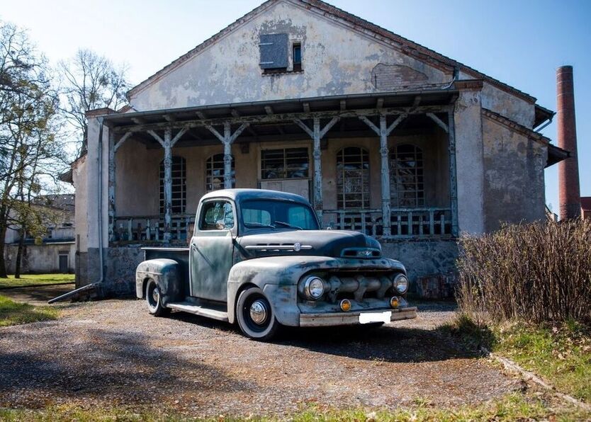F 100