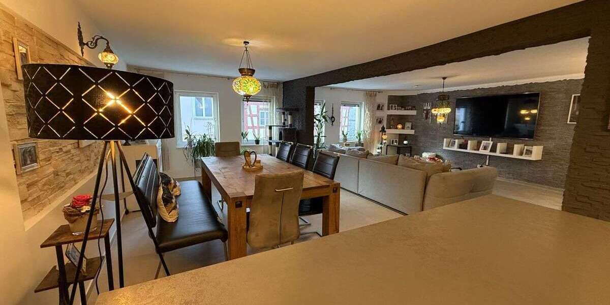 Einfamilienhaus Roth - 12 Zimmer, 280 m&sup2;, 575.000&euro; | Angebot:24790765