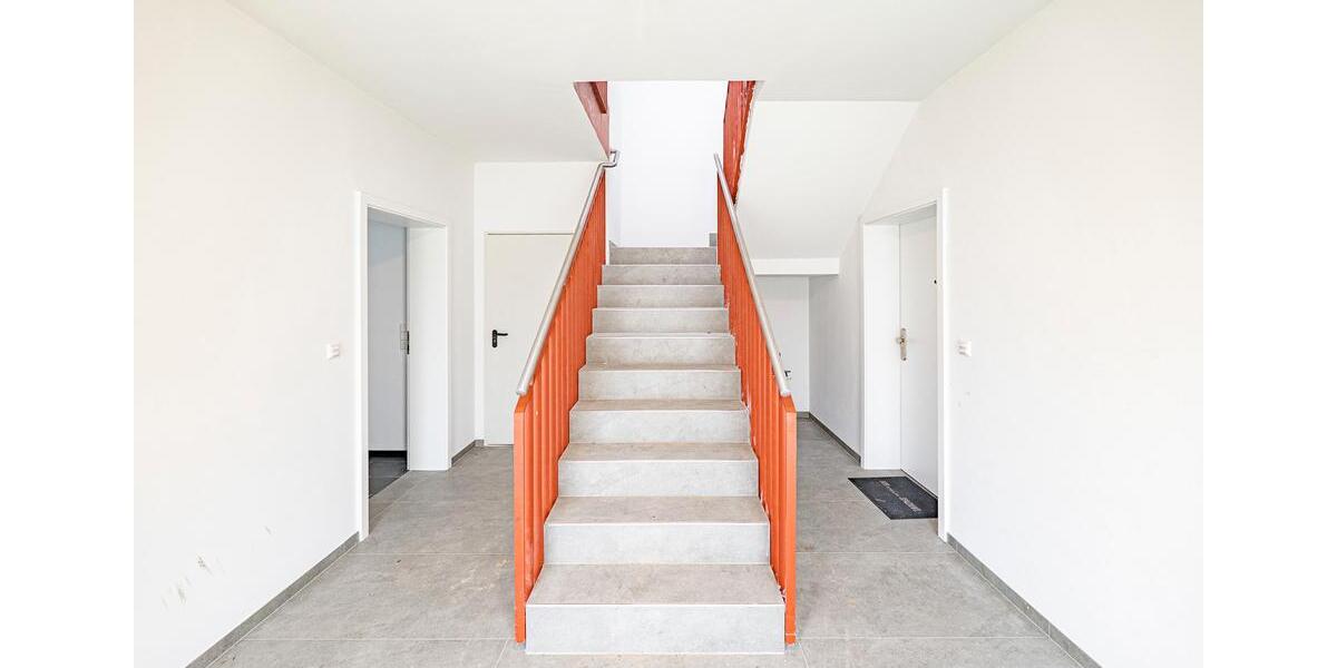 Dachgeschoßwohnung Hemmoor - 3 Zimmer, 96 m&sup2;, 1.055&euro; | Angebot:22732375