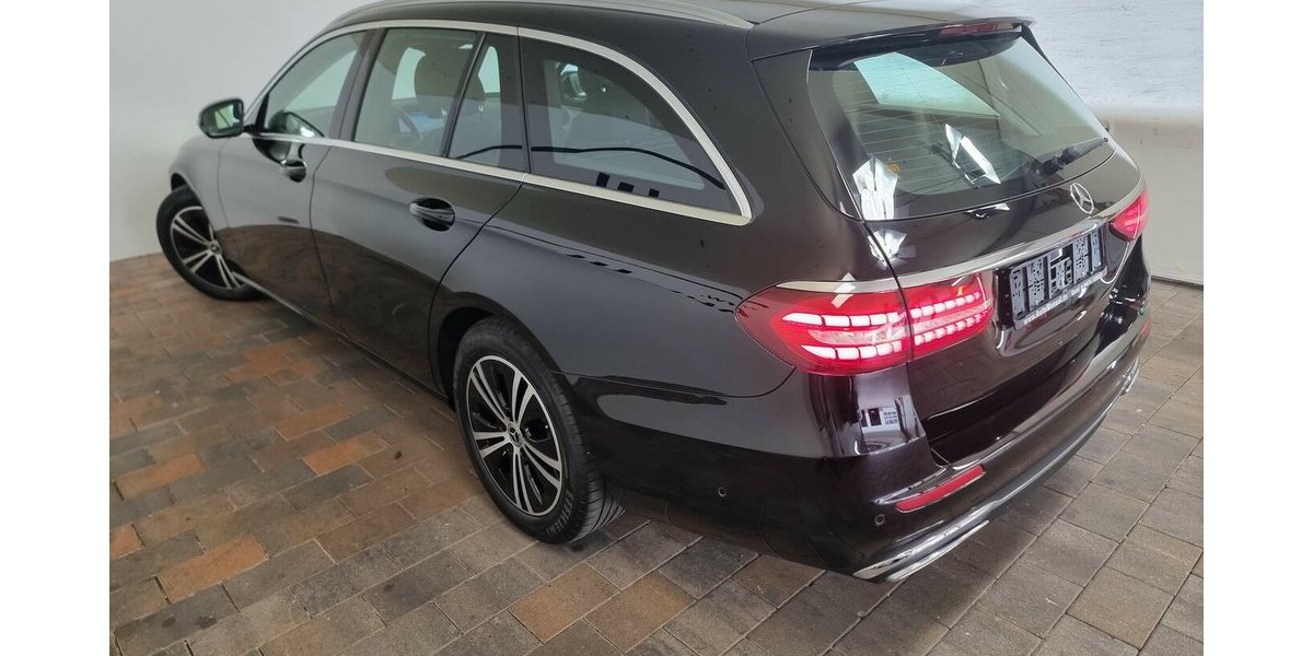 Mercedes-Benz E 220 d Avantgarde LED ACC AHK Kamera Widescreen 79.800 km 32.500 &euro; Garrel 49681
