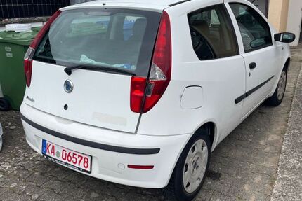 Fiat Punto 240.000 km 900 € Karlsruhe 76187