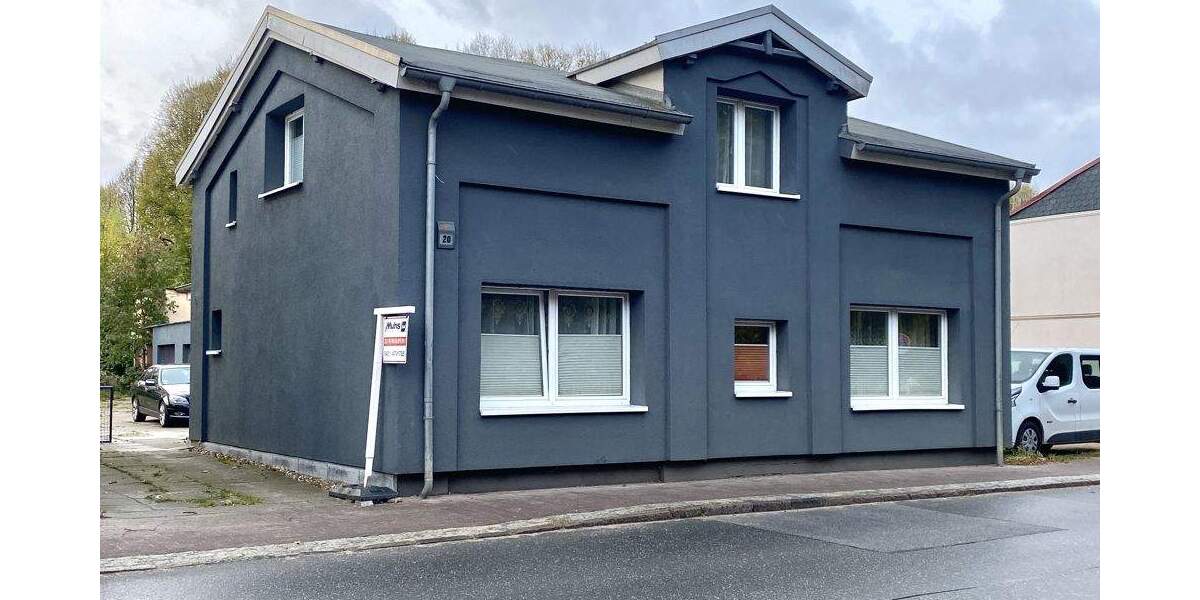 Saniertes Haus mit einigen Garagen - Eigennutzung oder Investition 5 zimmer