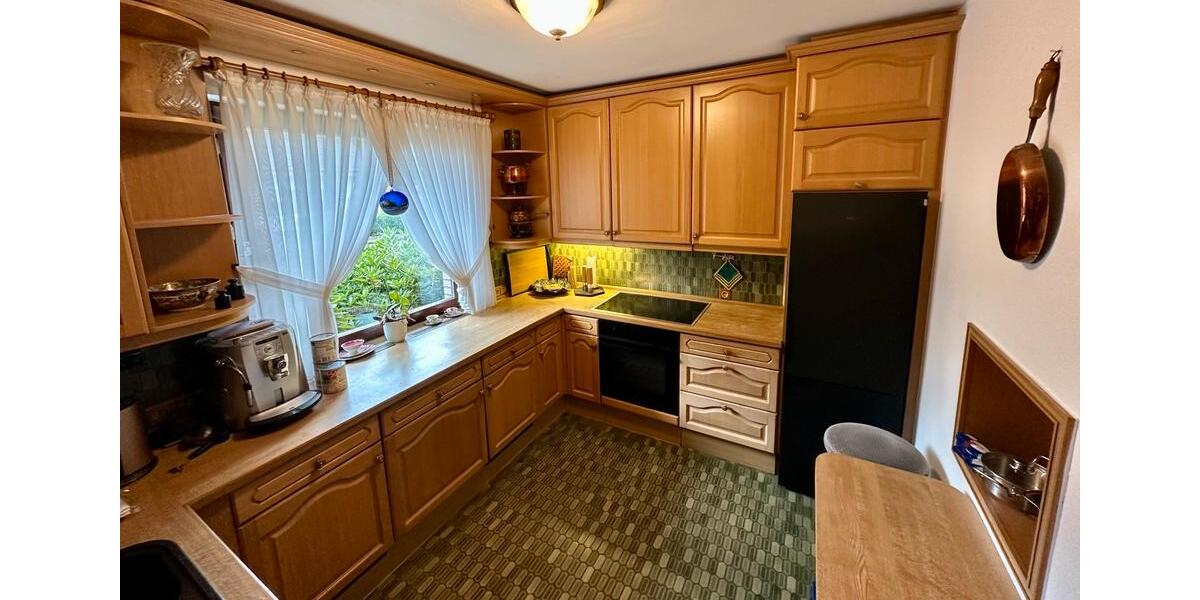 Großz.EFH, Nettokaltmiete 1.350,-€mtl. o. Kaufpreis. 285.000,-€ 5.5 zimmer