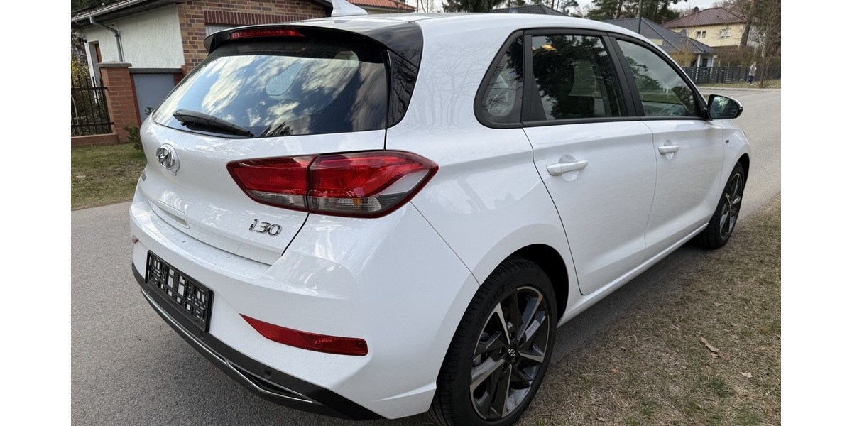 Hyundai i30 1.5 T-GDI Automatik Trend Mild-Hybrid 11.183 km 20.900 &euro; Berlin 10247