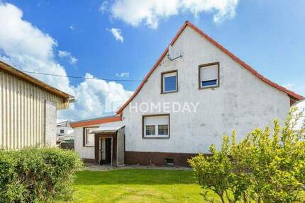 Sanierungsbedürftige DHH mit 1.740m² Grund, Nebengebäuden & Stellplätzen in ruhiger Lage 5 zimmer