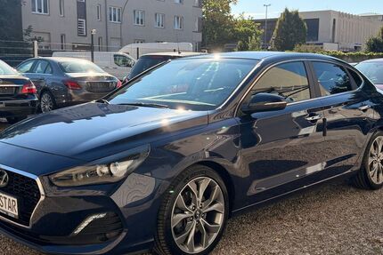 Hyundai i30 104.500 km 15.900 € Berlin 12347