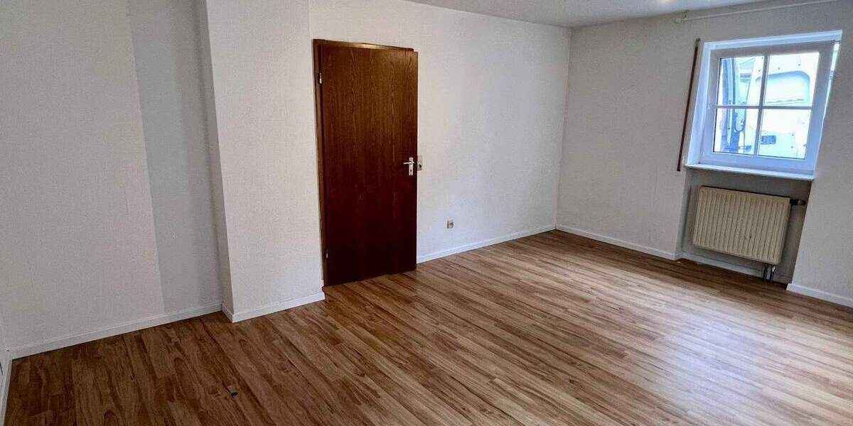 Einfamilienhaus Roth - 3 Zimmer, 110 m&sup2;, 1.200&euro; | Angebot:25602660