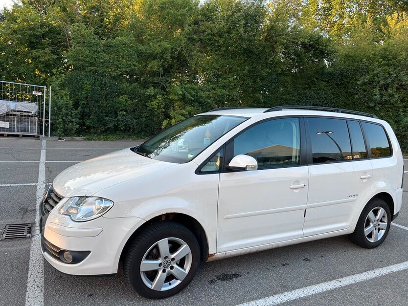 VW Touran 179.000 km 2.799 € Regensburg 93051