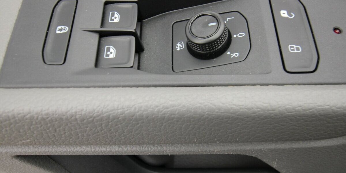 VW T6.1 Kombi lang 2.0 TDI 9-SITZER+2xKLIMA+PDC+AHK 161.457 km 27.900 &euro; Hagenow 19230
