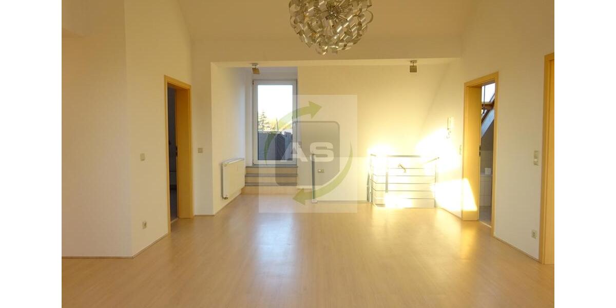 Dachgeschoßwohnung Zwickau - 3 Zimmer, 101 m&sup2;, 749&euro; | Angebot:26004595