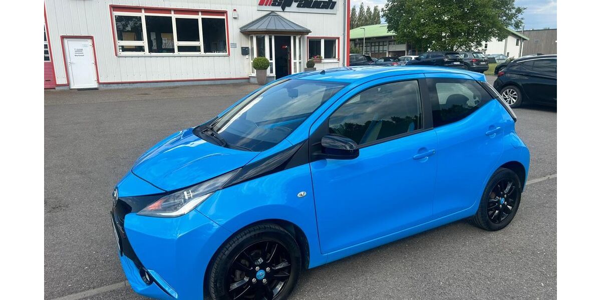 Toyota Aygo (X) 66.000 km 8.280 &euro; Geisingen 78187