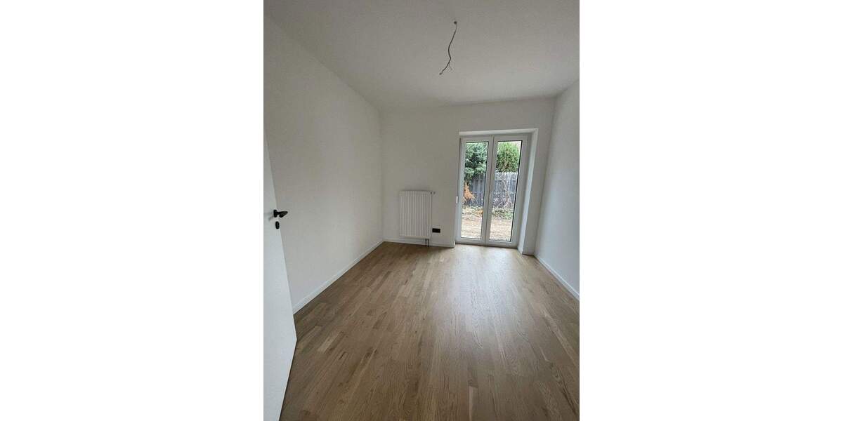 Hochwertige, energetisch sanierte 5-Zimmer-EG-Wohnung mit Balkon, Garten u. 2 Garagenstellplätzen 5 zimmer