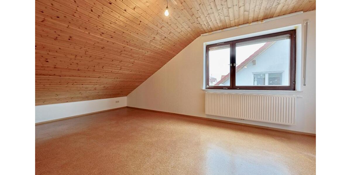 Dachgeschoßwohnung Erbach - 4 Zimmer, 97 m&sup2;, 950&euro; | Angebot:25491533