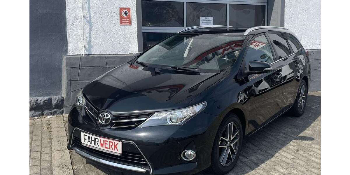 Toyota Auris 155.000 km 9.444 &euro; Grimma 04668