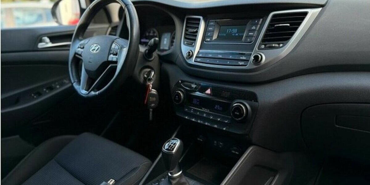 Hyundai Tucson blue 2WD 1. Hand 120.000 km 12.890 &euro; Neckarsulm 74172