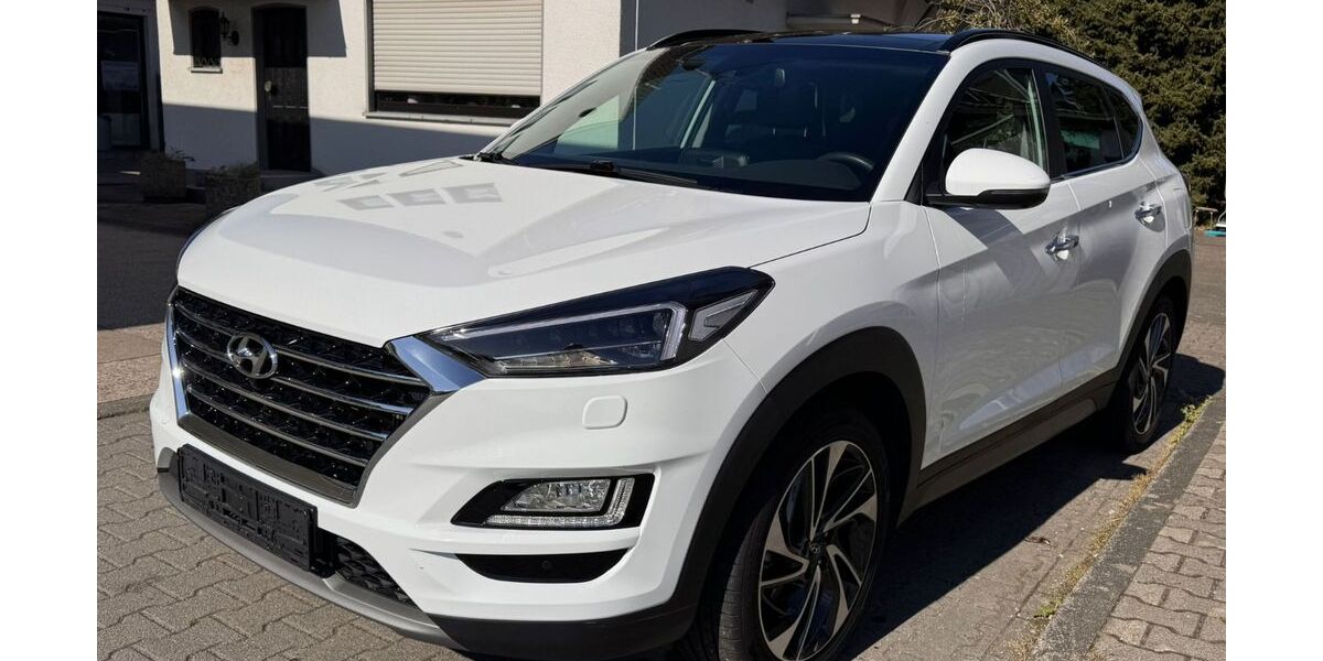 Hyundai TUCSON 32.000 km 23.900 &euro; Troisdorf 53842