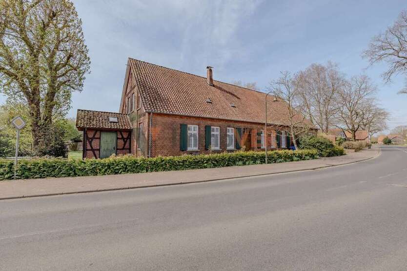 Haus zum Kaufen in Dörverden 213.000 € 222 m²