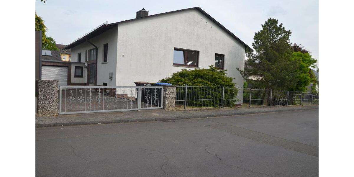 Einfamilienhaus Lahnau - 9 Zimmer, 229 m&sup2;, 490.000&euro; | Angebot:26553842