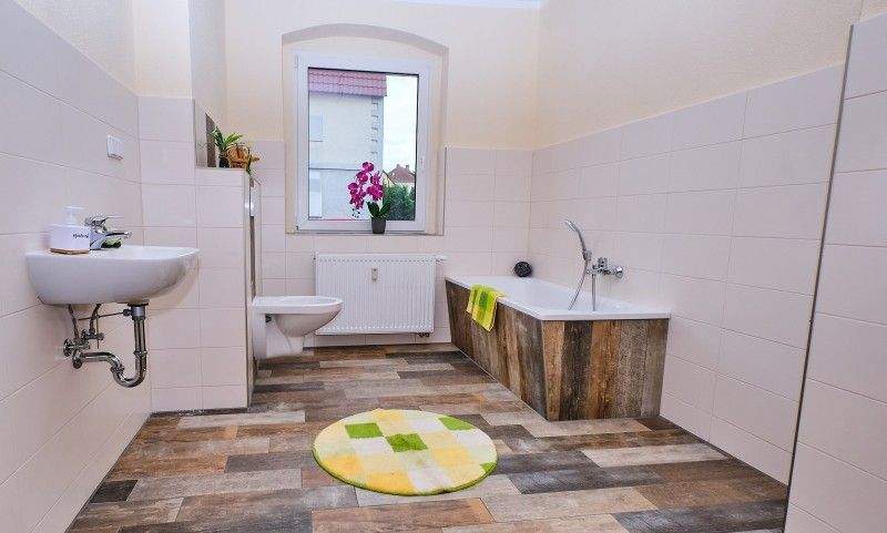 Etagenwohnung Hohenmölsen - 2 Zimmer, 51 m&sup2;, 306&euro; | Angebot:24577534