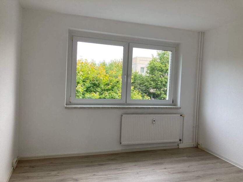 Frisch, hell, bereit fürs Einziehen: 3 Zimmer mit großem Wohnzimmer, offener Küche und Balkon 3 zimmer