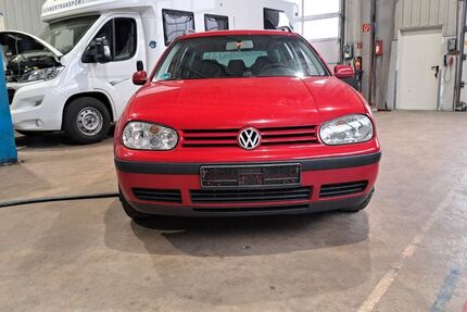 VW Golf 157.498 km 2.500 &euro; Konstanz 78467