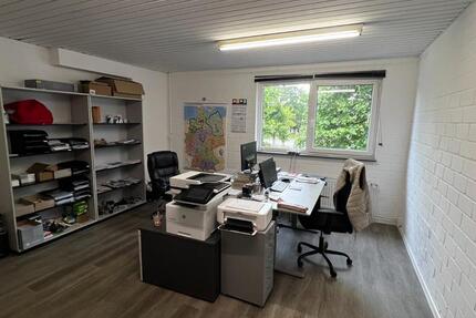 Helle Bürofläche 20 m² – Optional verfügbar Lager Tolle Gewerbehalle mit 100 m² zimmer