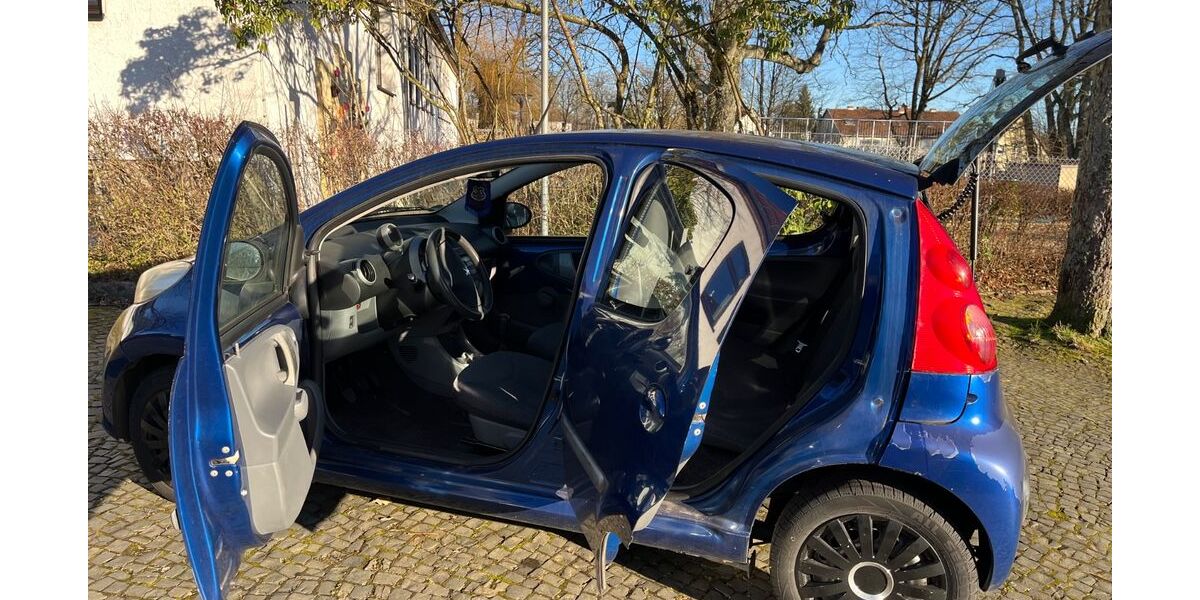 Peugeot 107 100.500 km 2.499 &euro; Saarbrücken 66113