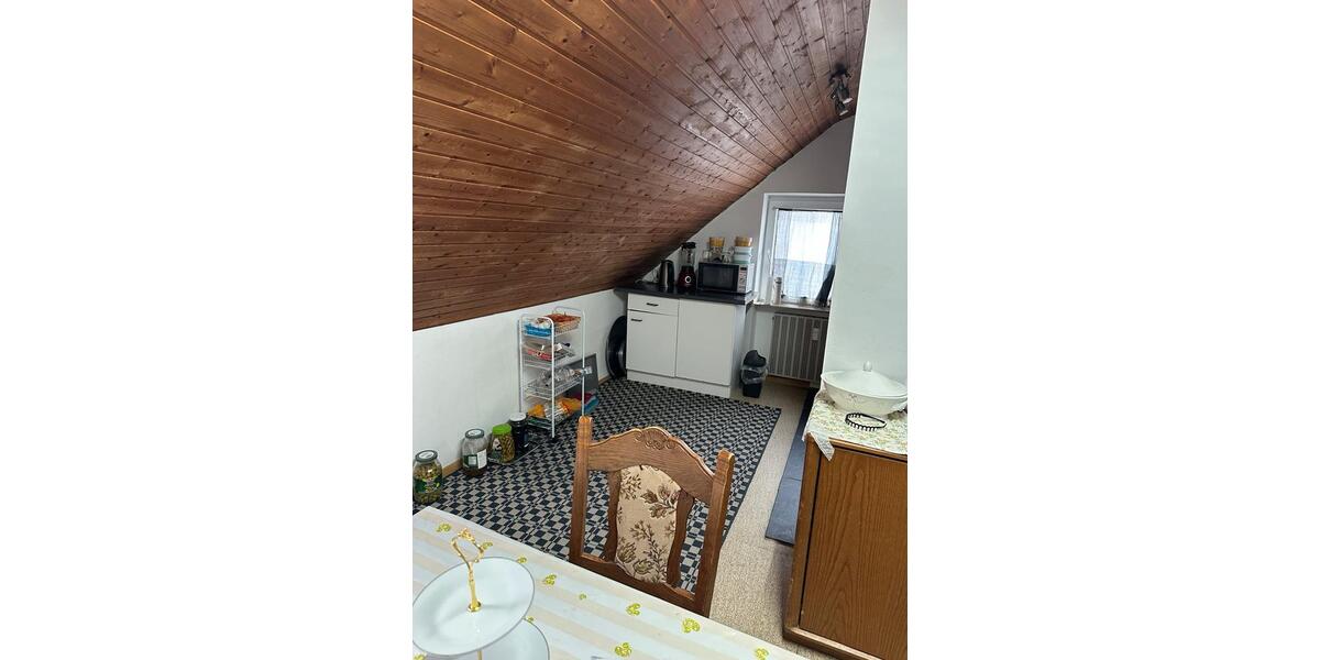 Dachgeschosswohnung mit 3 Zimmern zu vermieten 2 zimmer