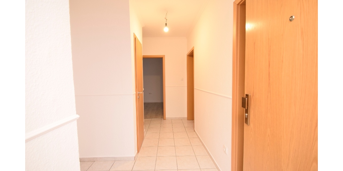 3-Zimmer-OG-Wohnung + gute Raumaufteilung + EBK + Balkon in ruhiger Lage, für max. 3 Personen - Etagenwohnung Bremen Häfen | Angebot:25077958