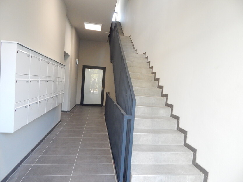 Helle, derzeit vermietete, sehr große 2 Zi. Wohnung im Zentrum von Freilassing - mit Bergblick. 2 zimmer