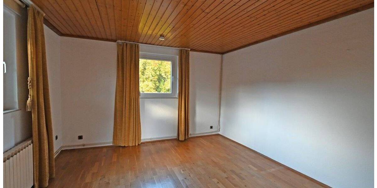 Charme trifft Saarn! Einseitig angebauter Altbau-Schatz auf tollem Grundstück 5 zimmer