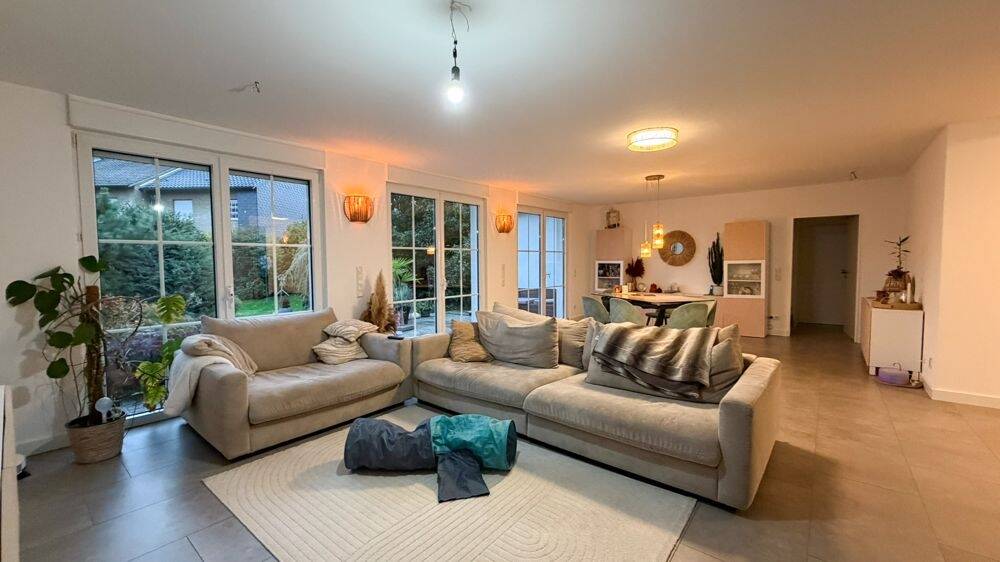 Traumhafter Bungalow mit Garten und vermieteter Doppelhaushälfte in Duisburg-Vierlinden! 4 zimmer