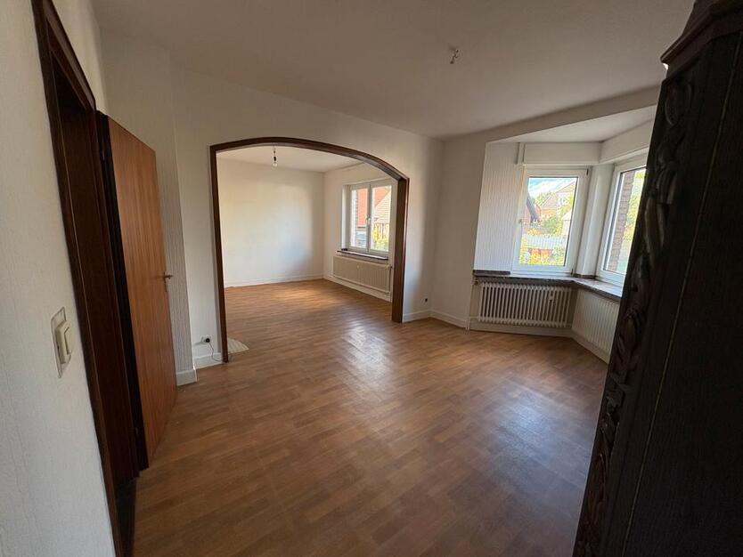 7,5 Zimmer Haus zzgl. Keller, DG, Garage, Stellplatz und Garten