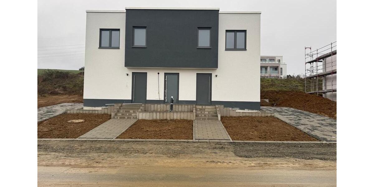 Moderne Doppelhaushälfte im Neubaugebiet von Hermannstein 4 zimmer